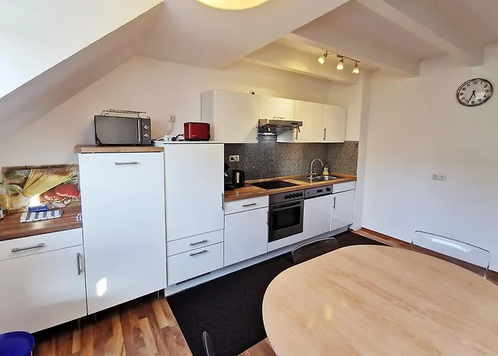 Duplex Apartment - City Centre - Airconditioned - Netflix - 2 Balconies
