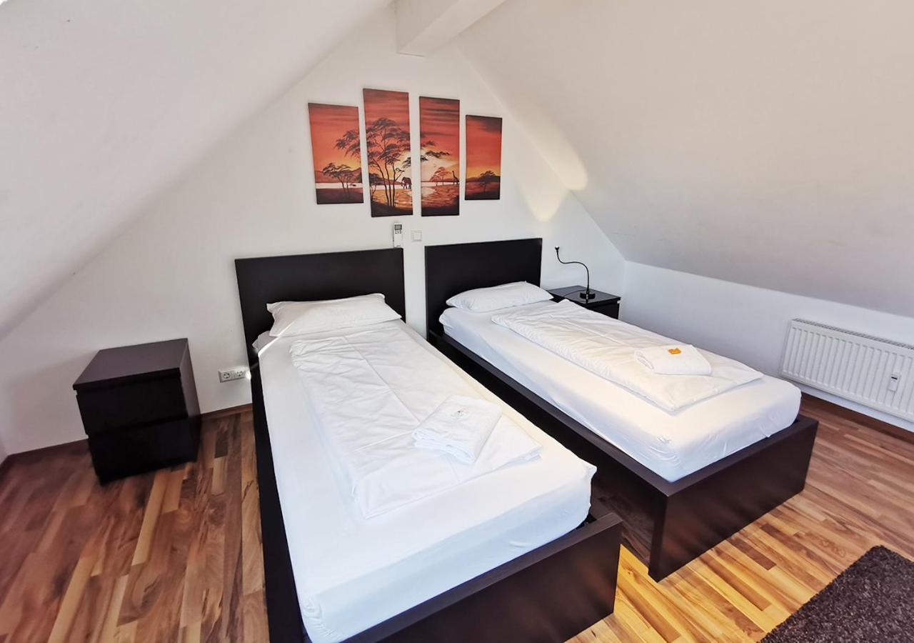 Duplex - Centre - Airconditioned - Netflix - 2 Balconies Apartment